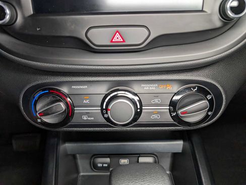 Used 2025 Kia Soul LX FWD image 29