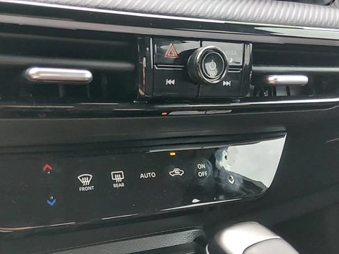 Certified 2025 Nissan Kicks SR FWD image 19
