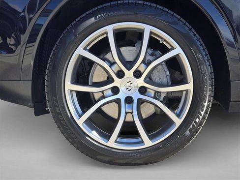 Used 2019 Porsche Cayenne w/ Premium Plus Package image 6