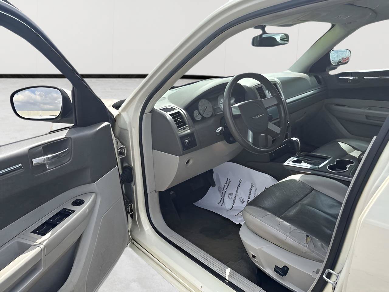Used 2008 Chrysler 300 Touring RWD image 12