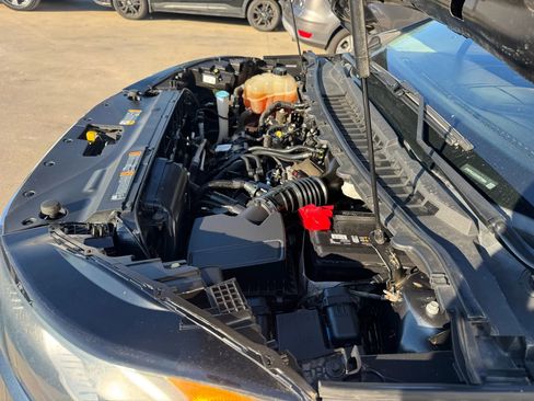 Used 2019 Ford Edge SEL image 18