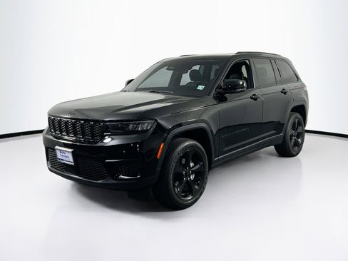 Used 2023 Jeep Grand Cherokee Altitude image 1