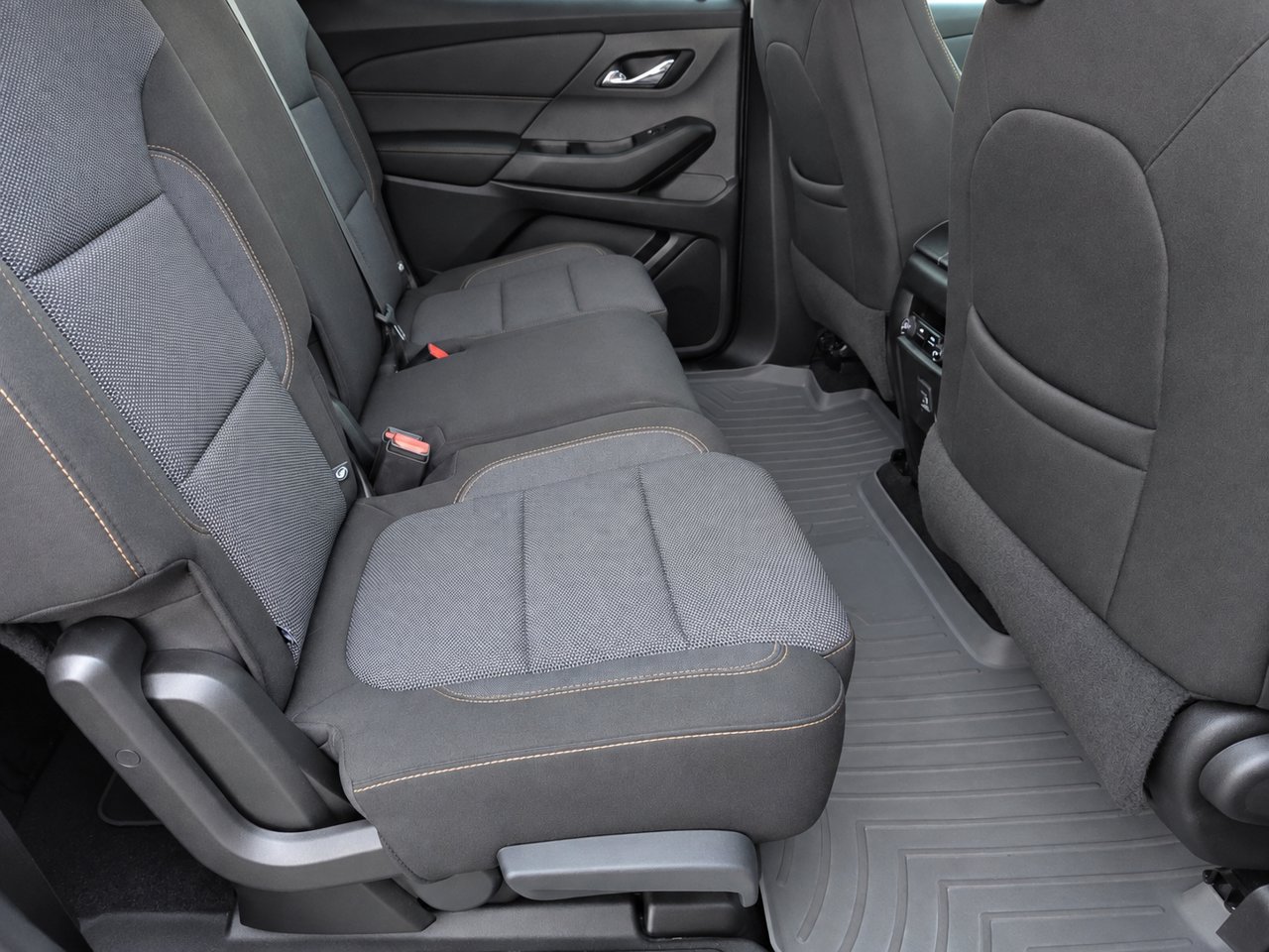 Certified 2021 Chevrolet Traverse LS FWD image 28