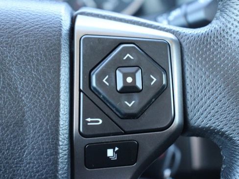 Certified 2020 Toyota Tacoma SR5 image 27