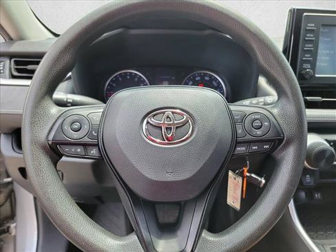 Used 2019 Toyota RAV4 LE FWD image 15