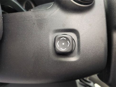 Certified 2022 Toyota Venza LE image 17