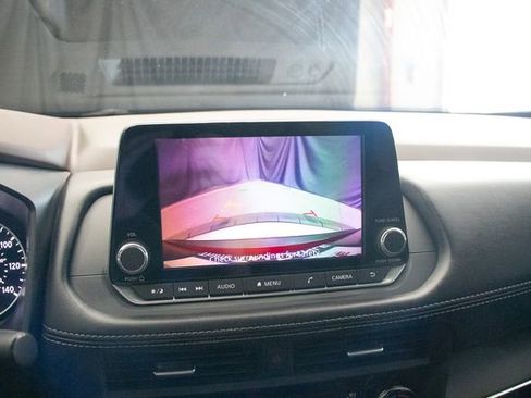 Used 2023 Nissan Rogue S image 33