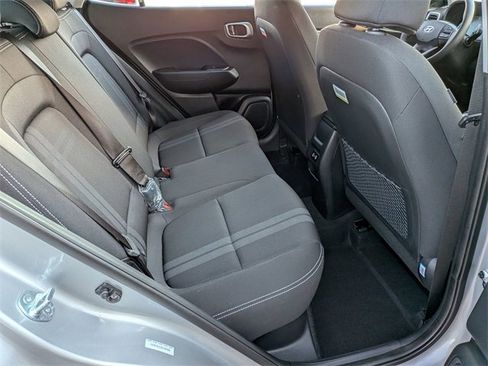 Used 2025 Hyundai Venue SEL image 33