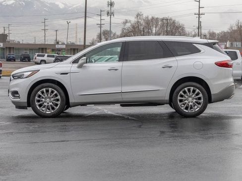 Used 2021 Buick Enclave Premium w/ Sun and Sites Package image 3