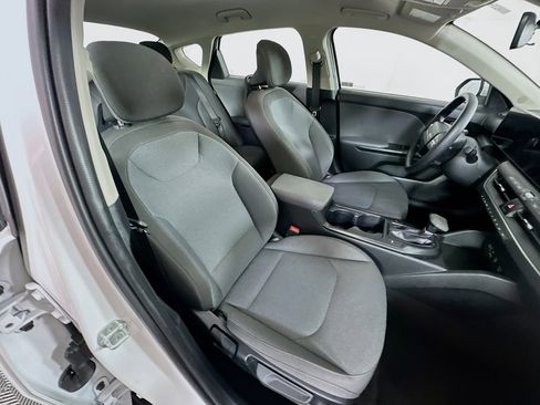 Used 2025 Kia K4 LXS image 30