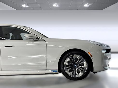 Certified 2023 BMW i7 xDrive60 w/ Executive Package 2 AWD/4WD image 35