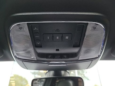 Used 2020 Jeep Grand Cherokee Altitude AWD/4WD image 31