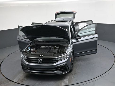 Used 2022 Volkswagen Tiguan SE R-Line image 43