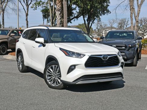 Certified 2021 Toyota Highlander Platinum image 6