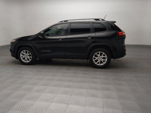 Used 2016 Jeep Cherokee Sport FWD image 3