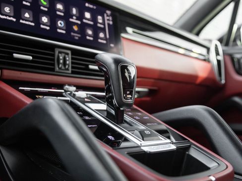 Certified 2023 Porsche Cayenne image 26