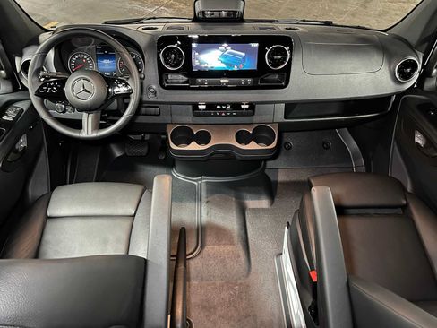 Used 2025 Mercedes-Benz Sprinter 2500 image 38