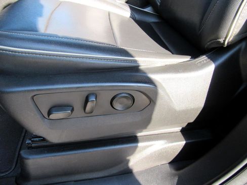 Used 2023 GMC Yukon SLT image 18