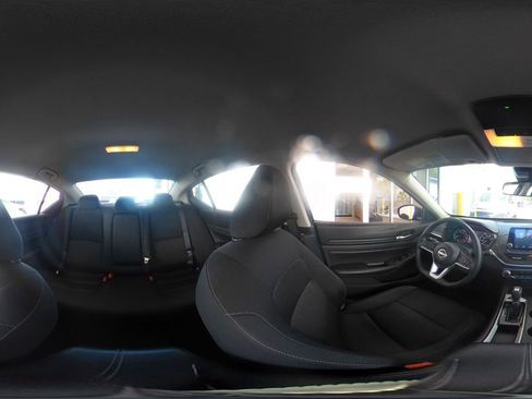 Used 2025 Nissan Altima 2.5 SV image 42