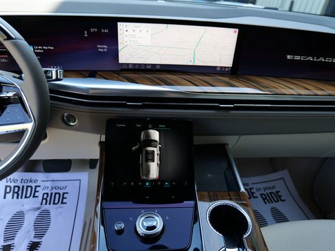 Used 2025 Cadillac Escalade Sport Platinum w/ LPO, Floor Liner Package image 21