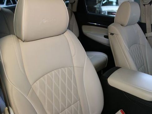 Used 2023 Buick Enclave Avenir w/ Avenir Technology Package AWD/4WD image 11