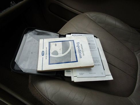 Used 1999 Ford Expedition XLT image 9