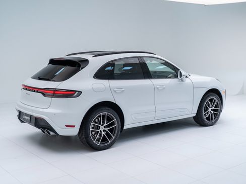 Certified 2026 Porsche Macan AWD/4WD image 9