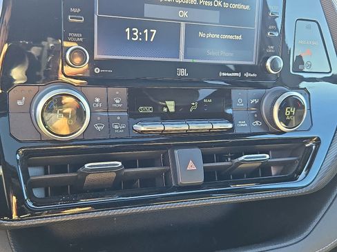 Used 2021 Toyota Highlander XSE image 18