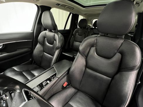 Used 2020 Volvo XC90 T6 Momentum AWD/4WD image 16