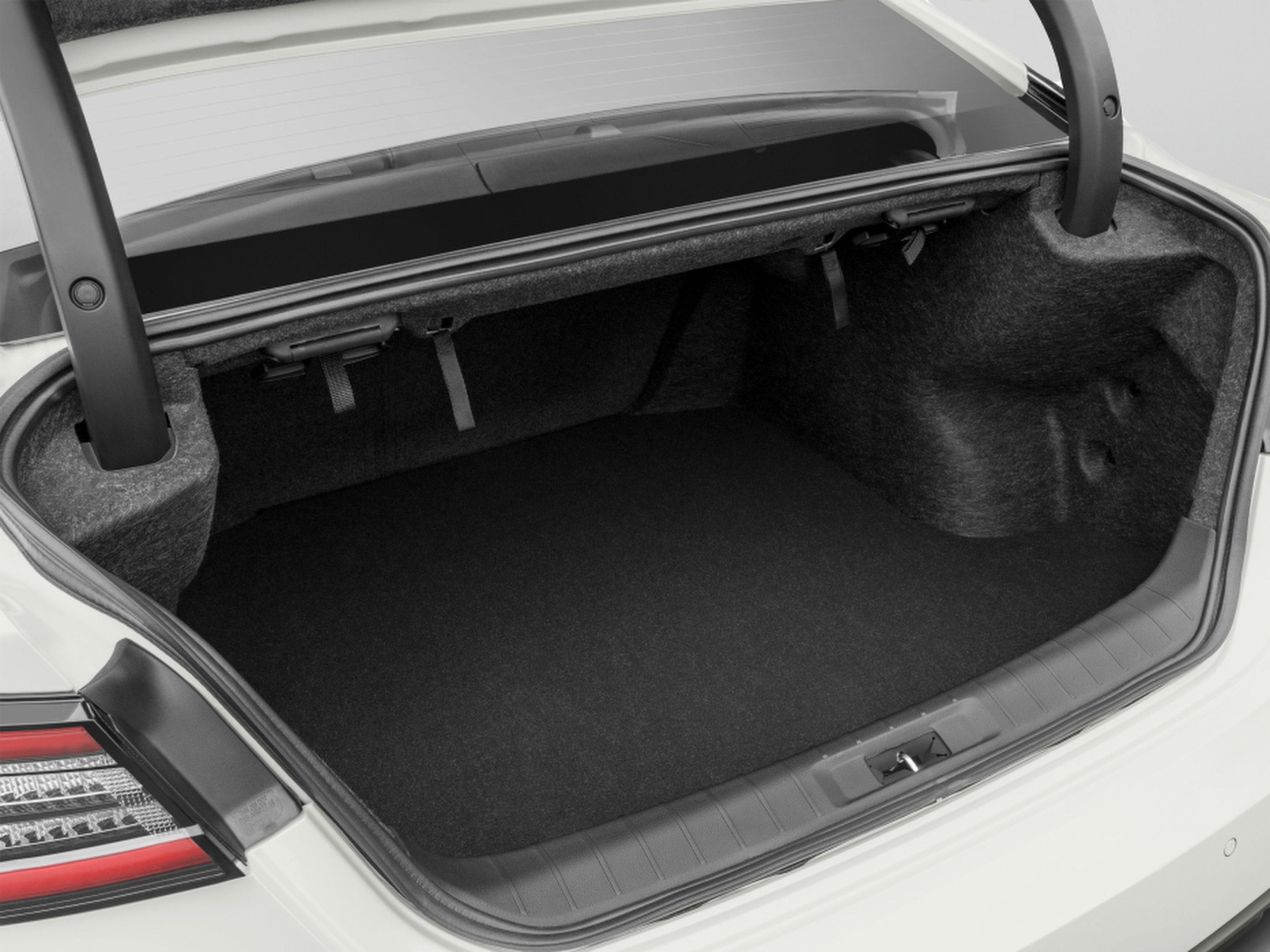 Used 2023 Nissan Maxima SR w/ Sport Mat Group FWD image 15