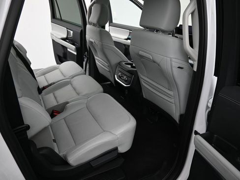 Certified 2025 Ford Expedition Max Platinum image 30