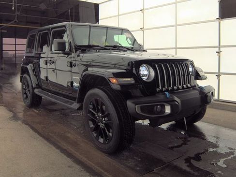 Used 2022 Jeep Wrangler Unlimited Sahara w/ Cold Weather Group image 3