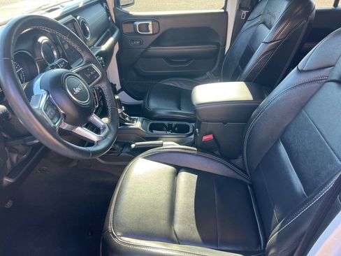 Used 2022 Jeep Wrangler Unlimited Sahara w/ Cold Weather Group image 17
