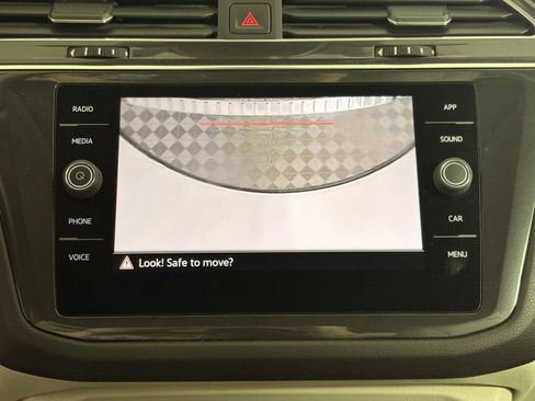 Used 2022 Volkswagen Tiguan SE AWD/4WD image 46