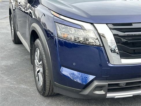 Used 2025 Nissan Pathfinder SL image 10