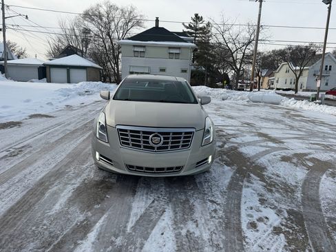 Used 2013 Cadillac XTS Premium image 2