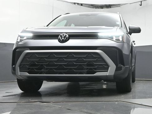 Used 2025 Volkswagen Taos SE FWD image 35