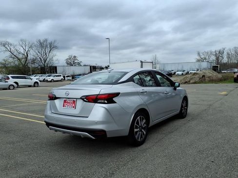 Used 2025 Nissan Versa SV image 8