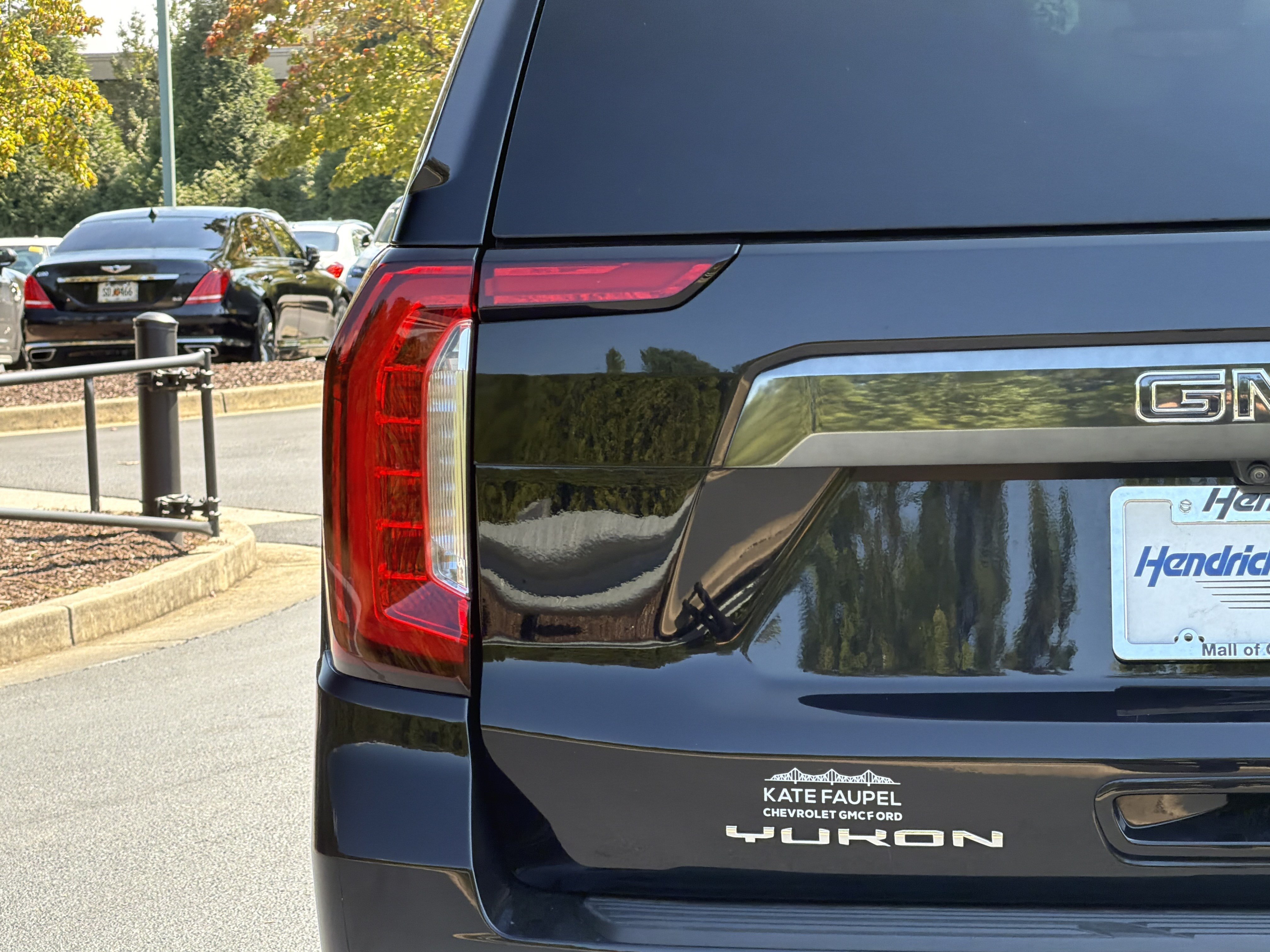 Used 2023 GMC Yukon Denali Ultimate w/ LPO, Floor Liner Package AWD/4WD image 23