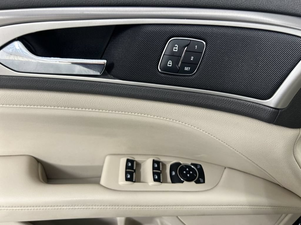 Used 2020 Lincoln MKZ AWD image 11