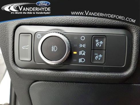 Used 2021 Ford Explorer Limited image 23