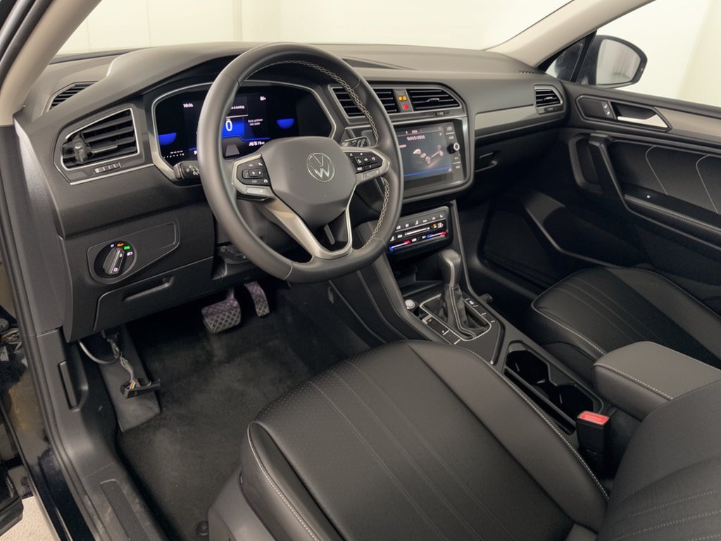 Used 2023 Volkswagen Tiguan SE FWD image 4