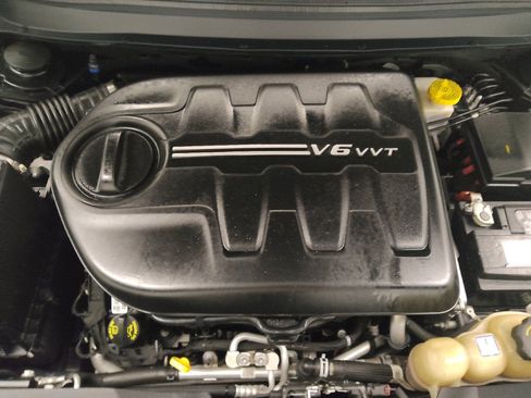 Used 2019 Jeep Cherokee Trailhawk AWD/4WD image 30