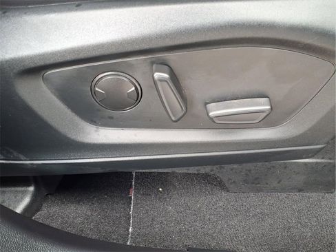 Used 2020 Ford Explorer XLT w/ Equipment Group 202A image 17