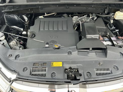 Used 2015 Toyota Highlander Limited AWD/4WD image 12