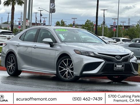 Used 2023 Toyota Camry SE FWD image 1