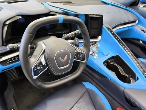 Used 2025 Chevrolet Corvette Stingray Premium Cpe w/ Z51 Performance Package RWD image 17