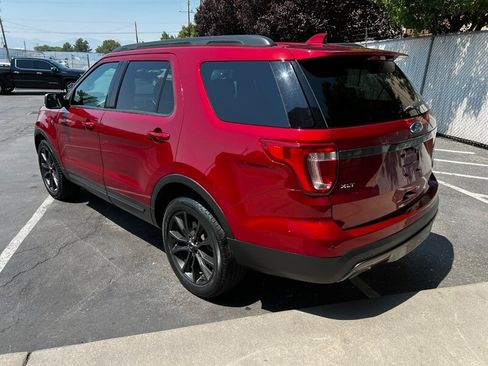 Used 2017 Ford Explorer XLT w/ Equipment Group 202A AWD/4WD image 5