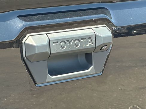 Used 2025 Toyota Tacoma SR5 AWD/4WD image 21