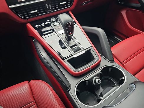 Used 2022 Porsche Cayenne image 29